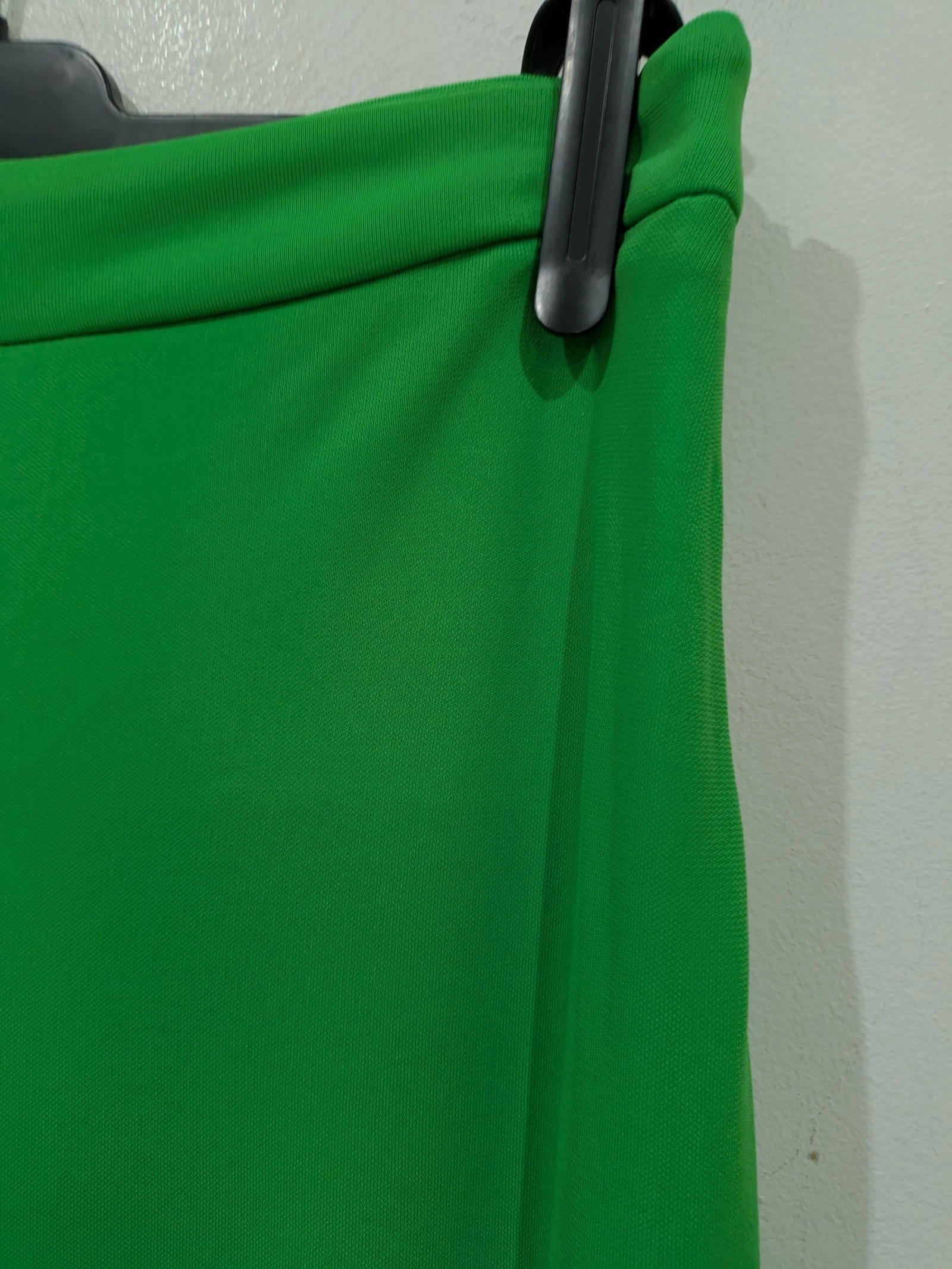 Pantalones anchos de talle alto de punto elástico en verde esmeralda talla S de Mango  – photo 4
